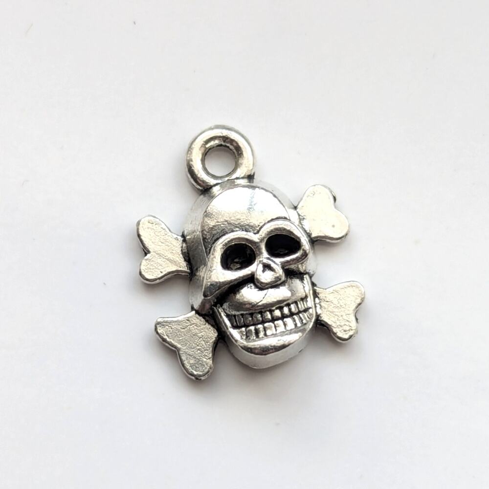 Vintage Silver Tone Skull and Crossbones Mini Pendant Pirate Bracelet Charm